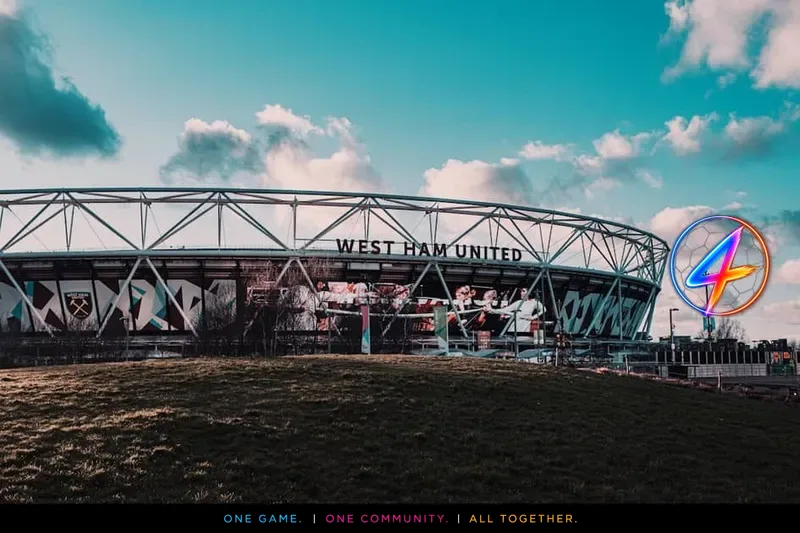 West Ham vise l'agent libre Adam Webster