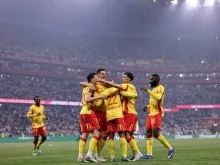 PSG couronné champion, Lens brille et Marseille fléchit