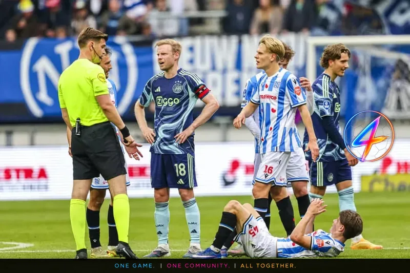 Derksen et Van der Gijp réagissent à la finale Heerenveen‑Ajax sous la pluie