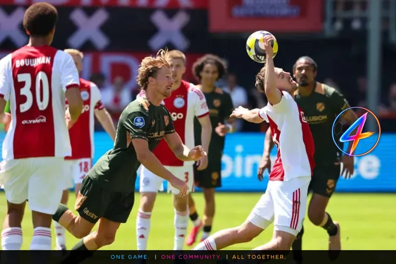 Cruijff soulagé, Ajax avance grâce à l'arrêt de penalty de Paes et El Karouani