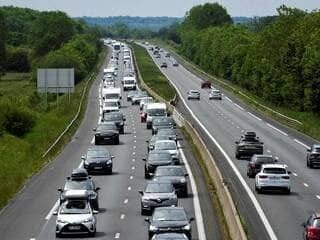 Friday gridlock: 400km of traffic jams by 14:00