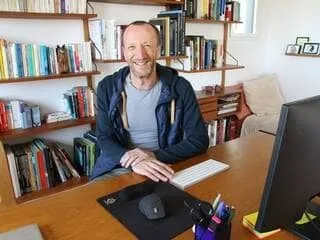 Mikael Bodlore-Penlaez creates 100 Breton terms for rain