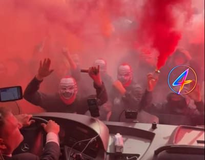 FC Twente Fans Swarm Bus Ahead of PSV Clash
