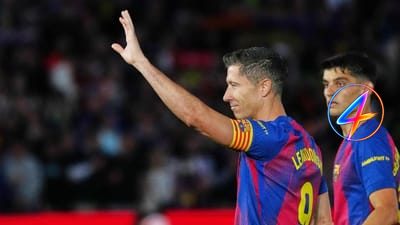Raphinha Hands Captain's Armband to Lewandowski as He Departs Barcelona