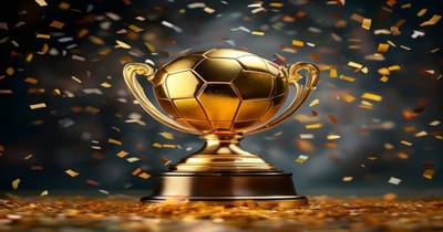 Marquinhos soulève le trophée du PSG, vise un exploit historique en Coupe du Monde
